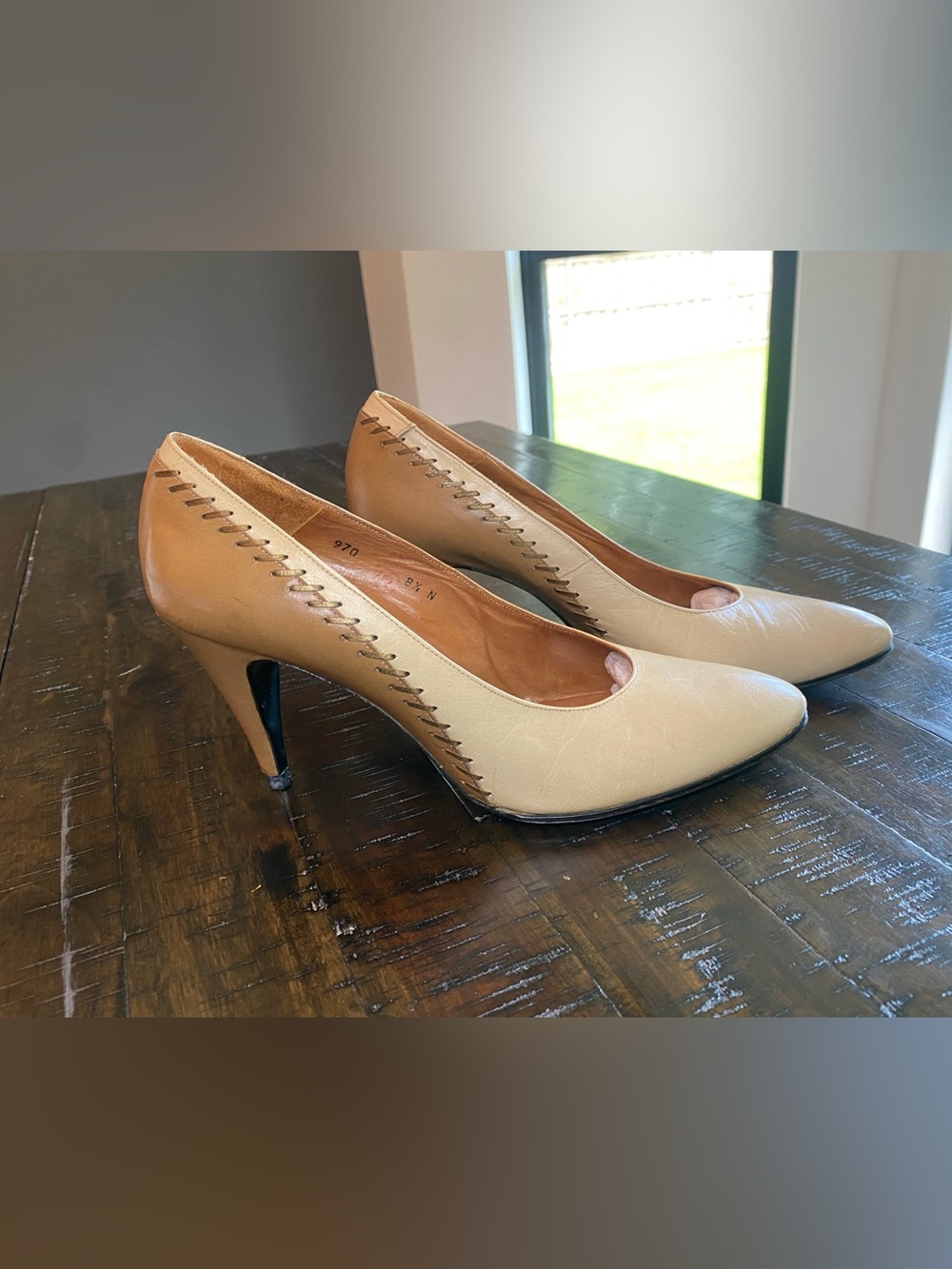 Van Eli Two Tone Leather Whipstitch Pump Heels Size 8.5 Narrow Cream Tan Vtg